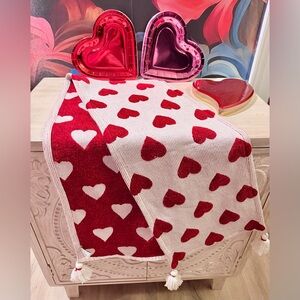 Valentines Day Table Nicole Miller Table Runner & Metallic Heart Shaped Plates